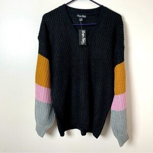 Evelyn Taylor NWT V-Neck Sweater – Colorblock Striped Sleeves – Size Medium